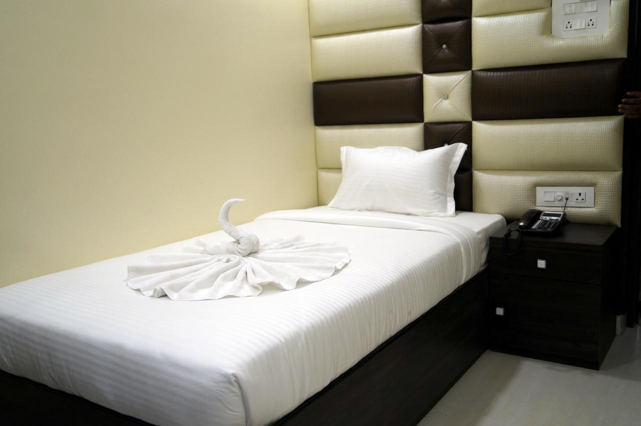 Hotel Silver Arcade Māldah Dış mekan fotoğraf